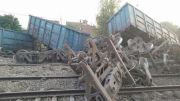 Rail traffic, Delhi Howrah route hit, wagons, goods train derail, Uttar Pradesh, latest national new