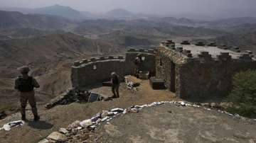pak soldiers killed in afghan border