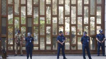 Security beefed up outside Mukesh Ambani's Antilia after alert from taxi driver