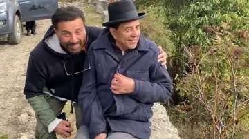 Dharmendra pens thank you note for Sunny Deol for taking him to Himachal for vacation