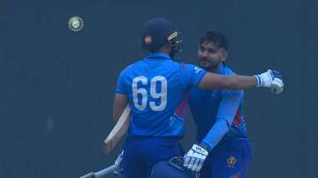 Karnataka's Manish Pandey hugs a teammate after win over Bengal in the Syed Mushtaq Ali Trophy quart