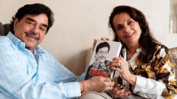 Shatrughan Sinha pens heartfelt note as Mumtaz surprises him; gifts his biography to veteran actress