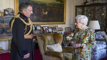 queen,purple hands,raynaud's phenomenon,blood vessels,windsor castle