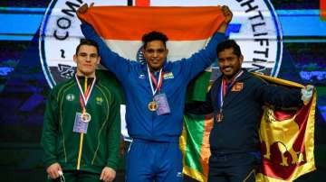 Indian weightlifter Ajay Singh (centre) on the podium of Commonwealth Weightlifting Championships af