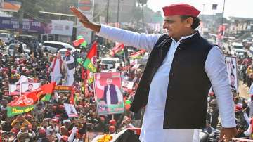 Raebareli: Samajwadi Party President Akhilesh Yadav during his Vijay Rath Yatra in Raebareli , Saturday, 