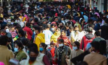 People visit a crowded Sarojini Nagar Market, open on odd-even system as per guidelines set by the Delhi government in New Delhi