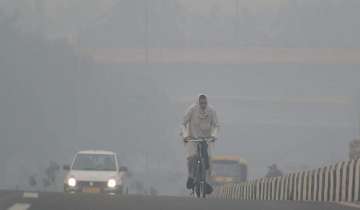 Delhi AQI drops to 'very poor' category again; likely to improve in January