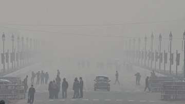 Delhi records minimum temperature of 10.4 degree C; air quality 'very poor'