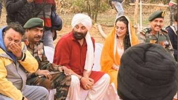 Gadar 2: Sunny Deol, Ameesha Patel's first look revealed, nostalgic fans call it 'dhamakedaar'