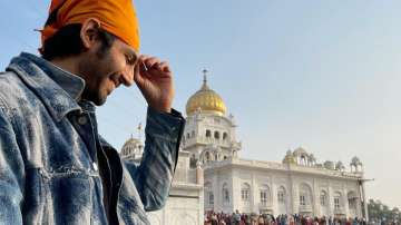 Kartik Aaryan visits Gurudwara Bangla Sahib after finishing 'challenging' schedule of 'Shehzada'