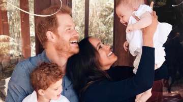 Harry, Meghan reveal first pic of newborn daughter