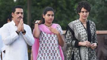Robert Vadra and Priyanka Gandhi with their daughter Miraya at Rajiv Gandhi's samadhi in 2015.?