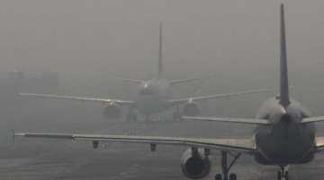delhi airport flights delayed