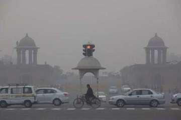 Delhi's air quality remains in 'very poor' category; city likely to receive light rain till evening