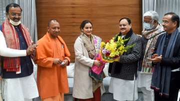 Aparna Yadav, the?daughter-in-law?of Mulayam Singh Yadav, being greeted by BJP president JP Nadda, Yogi Adityanath, Keshav Prasad Maurya, Dinesh Sharma and Swatantra Dev Singh.