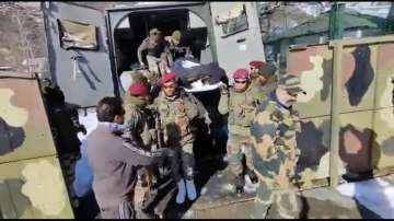 jammu kashmir, snow-capped mountains, medical evacuation, snofall, BSF, Chinar corps, Indian army 