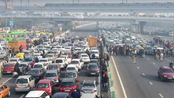 Traffic congestion due to ‘chakka jam’ (road blockade) called by BJP Delhi as part of a protest against Kejriwal government’s new excise policy, in New Delhi, Jan. 3, 2022.