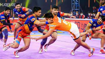 A moment from Puneri Paltan vs UP Yoddha match in PKL 2021-22. 