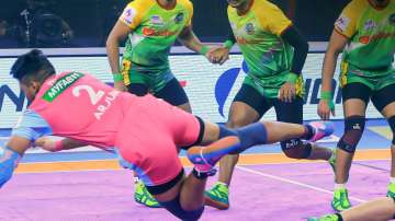 Arjun Deshwal during raid against Patna Pirates in PKL 2021-22. 