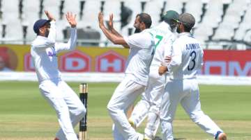 India pacer Shami celebrates with his teammate after taking the wicket of Aiden Markram on Day 3 of the third Test against South Africa