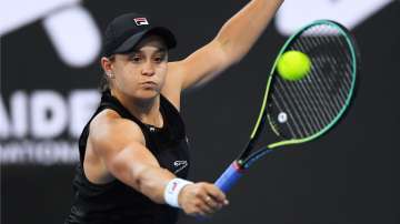 Ashleigh Barty of Australia hits a backhand in his match against Iga Swiatek of Poland.