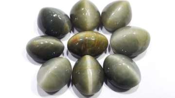 Lehsunia (Cats Eye) gemstone: Know benefits, who should wear it and who should avoid