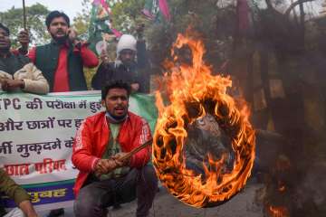 Bihar Bandh LIVE Updates: Protesters burn tyres, block roads in Patna 