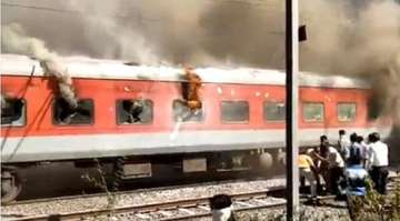 Maharashtra: Fire breaks out in Pantry car of Gandhidham-Puri Express train