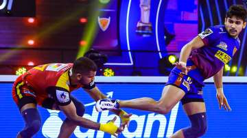 Naveen Kumar during raid against Bulls in semifinal 2