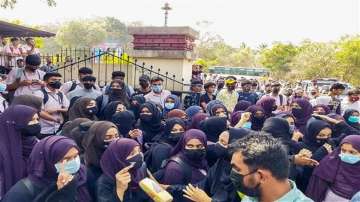 Hijab controversy, Karnataka, Karnataka live news, hijab row live news, Karnataka hijab row live, co