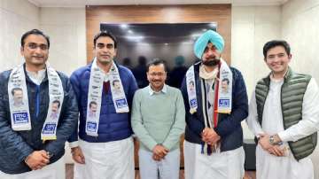 Congress leader Jagmohan Kang, sons join AAP