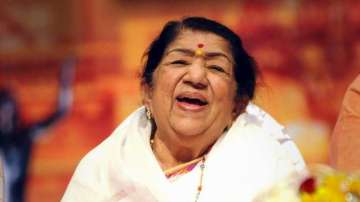 Music legend Lata Mangeshkar's ashes immersed in Nashik | VIDEO