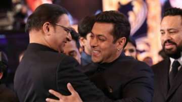 Salman Khan, Rajat Sharma share a light moment at an event 