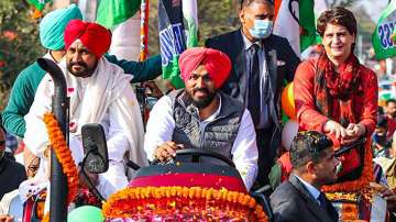 Priyanka Vadra and Punjab CM Charanjit Singh Channi during a door-to-door campaign for upcoming Punjab Assembly Elections in Ropar.