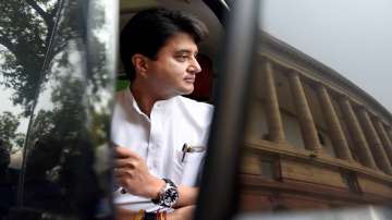 Jyotiraditya Scindia, Shashi Tharoor, tharoor remarks, Scindia reply in Hindi, Lok Sabha, Congress, 