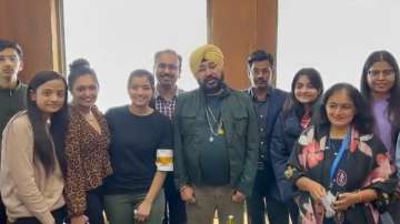 Daler Mehndi meets Indian students evacuated from Ukraine, thanks PM Modi saying 'this is all your m