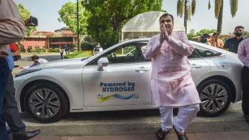 Nitin Gadkari arrives at Parliament by a green hydrogen-powered car.