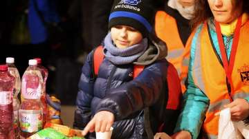 As soon as he entered the border, volunteers helped him and gave him food and drinks. 