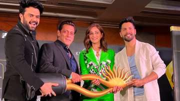 Salman Khan, Varun Dhawan, Ananya Panday during IIFA 2022 press meet