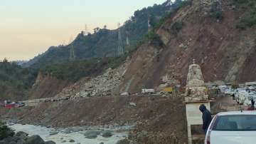 Jammu Srinagar National Highway, Jammu Srinagar National Highway closed, shooting stones, shooting s