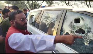 Swami Prasad Maurya says his convoy 'attacked' by BJP workers, Akhilesh Yadav condemns incident