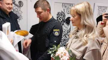 Ukraine couple gets married in bomb shelter