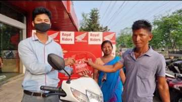 Guwahati, Guwahati new, Guwahati latest news, Upen Roy, Assam, daily wage labourer, scooty, coins, s