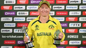 Alyssa Healy pose after winning Player of the match award