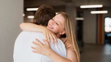 Heal yourself with a hug; know benefits of 'jaadu ki jhappi'