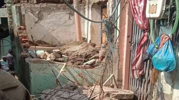 Maharashtra : Woman dies after house collapses in Thane district