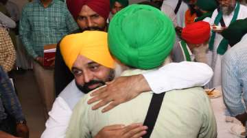 Bhagwant Mann meets farmers