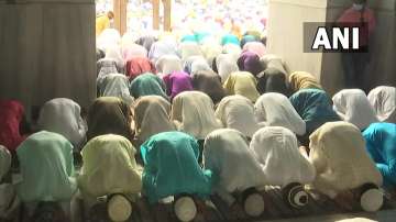 Devotees offer namaz at Fatehpuri Masjid, to mark Eid-Ul-Fitr.?