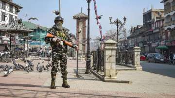 Terrorists, Srinagar, hybrid terrorists, Terrorists arrested in Srinagar,  Jammu Kashmir Police, LeT