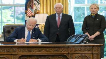 Joe Biden, US president, president signs ukraine bill, 40 billion, Humanitarian aid, Joe Biden, Ukra